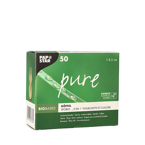 Eine grüne Faltbox der PAPSTAR GmbH enthält 50 nachhaltige Bambus-Fingerfood-Göffel (8,5 cm), ideal für die Gastronomie. Die „pure“ Verpackung besticht durch mehrsprachige Informationen, ein Bambus-Design und Besteckabbildungen.