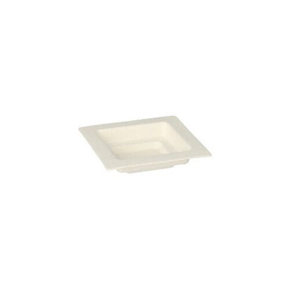 Der PAPSTAR 50 Fingerfoodteller der PAPSTAR GmbH ist ein kleiner, quadratischer, weißer Teller aus Zuckerrohr („pures“ Weiß), ideal zum Servieren von Vorspeisen. Mit flachem Rand und flacher Mitte; abgebildet auf schlichtem weißem Hintergrund.
