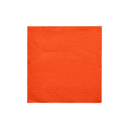Eine PAPSTAR Servietten 1/4-Falz, 24x24 cm in nektarine aus der "DAILY Collection" steht mittig auf weißem Grund. Diese Serviette der PAPSTAR GmbH hat eine dezent strukturierte Oberfläche und wird in der praktischen 1/4-Falz-Faltung (20 Stück) geliefert.