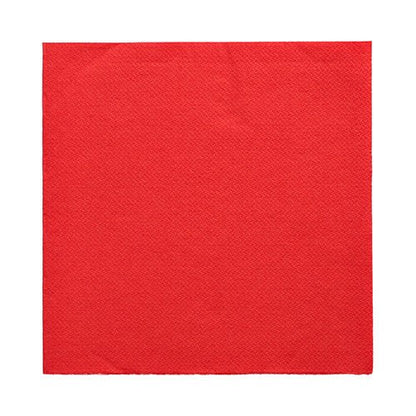 Against a white background is a red paper napkin (32 x 32 cm) from the PAPSTAR GmbH, shown with 50 "DAILY Collection" napkins in a 1/4-fold format.