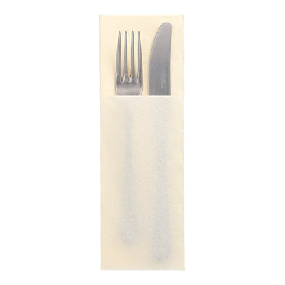 A silver fork and a silver knife from the DAILY Collection lie in a cream-colored napkin "DAILY Collection" 48 x 30 cm with cutlery fold from PAPSTAR GmbH.