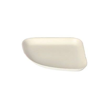 Der 4er Teller Zuckerrohr „pure“ weiss „Belle Vie, Ligne Carrée“ der PAPSTAR GmbH zeigt cremefarbene, unregelmäßig geformte Teller mit abgerundeten Kanten und glatter Oberfläche, die vor einem weißen Hintergrund abgebildet sind.