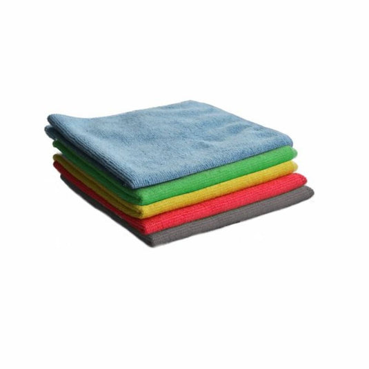 Ein Set Arcora BASIC-LINE Microfasertücher in Blau, Grün, Gelb und Rot ist übersichtlich auf weißem Hintergrund angeordnet, ideal für die Unterhaltsreinigung.
