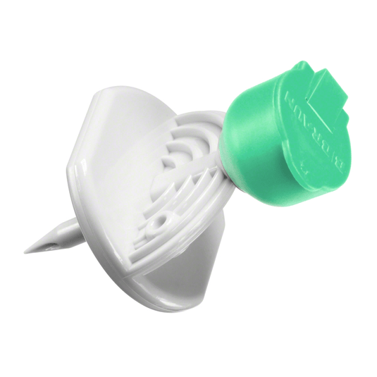Eine B.Braun Mini-Spike®-Reißzwecke von B. Braun Deutschland GmbH & Co. KG in grün-weißem Kunststoffdesign mit flacher, runder Oberseite und spitzem Ende; die Unterseite ist so gefertigt, dass ein tiefes Eindringen in Oberflächen verhindert wird.