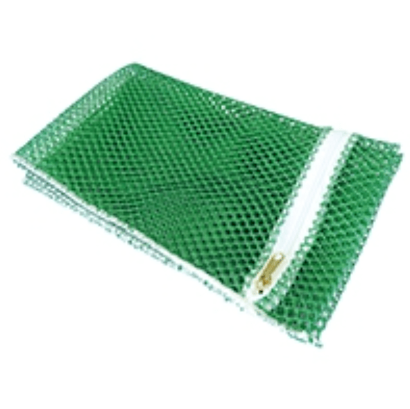 The Novocal laundry net (600 x 900 mm, 100% polyester) in green with a white zipper and golden pull is ideal for delicate laundry or to protect sensitive clothing. Delivery: 1 piece, lying flat on a white background.