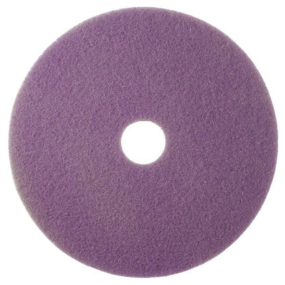 Das Twister Pad lila, rund von Diversey Deutschland GmbH & Co. OHG wurde für die Unterhaltsreinigung beschichteter Hartböden entworfen; es handelt sich um ein rundes Pad mit einer rauen Textur und einem Loch in der Mitte, das von oben nach unten auf einem weißen Hintergrund abgebildet ist.
