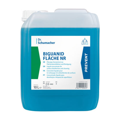 Ein 10-Liter-Behälter mit blauer Flüssigkeit mit der Aufschrift „Dr. Schumacher Biguanid Fläche NR Flächendesinfektion“ der Dr. Schumacher GmbH ist ein Flächendesinfektionskonzentrat. Das Etikett ist mehrsprachig und weist mit dem Wort „Prevent“ auf die Wirksamkeit bei der Reinigung und Desinfektion von Oberflächen hin.