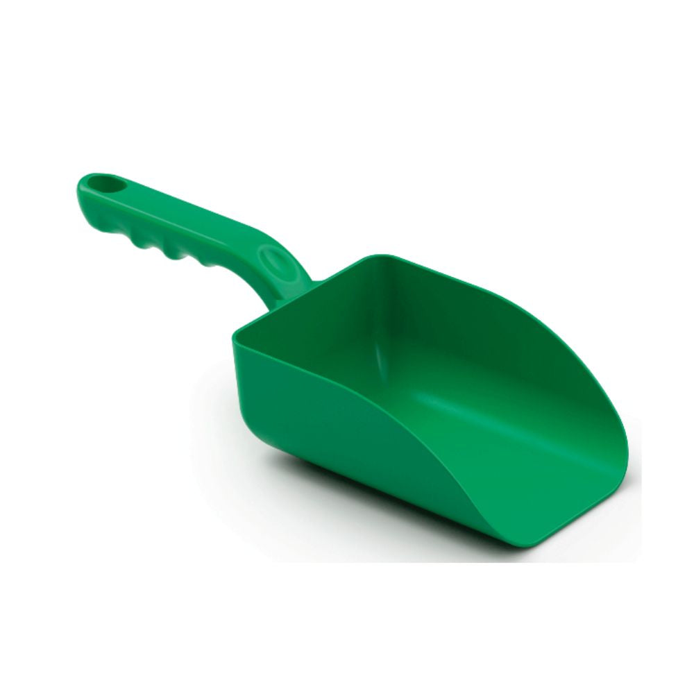 The green Haug small hand scoop PP from Haug Bürsten KG made of polypropylene has a rectangular scoop and a handle with three finger grooves. Placed on a white surface, it is angled to highlight its practical handle and depth suitable for the food industry.