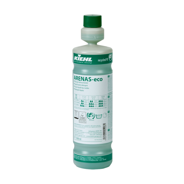 Die 1-Liter-Flasche Kiehl ARENAS-eco Flüssiges Vollwaschmittel der Johannes Kiehl KG hat einen grünen Verschluss, ein weiß-grünes Etikett und ein umweltfreundliches Etikett mit mehrsprachigen Hinweisen, Piktogrammen und Produktangaben.