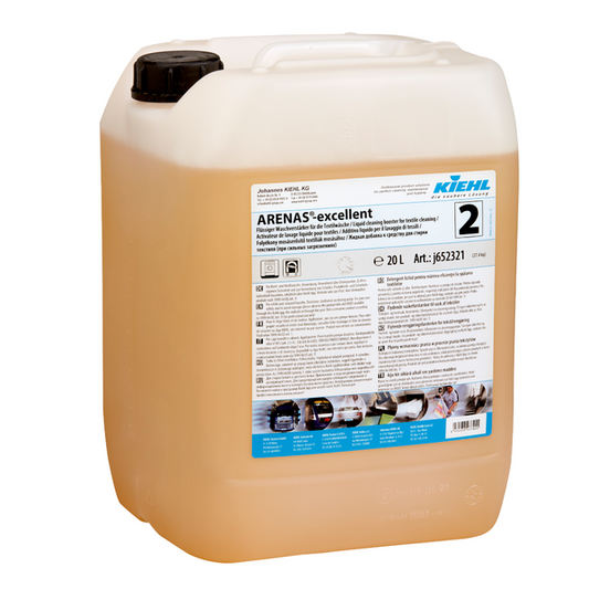 Ein großer, durchsichtiger Kunststoffbehälter mit schwarzer Kappe enthält eine hellorangefarbene Flüssigkeit mit der Aufschrift "Kiehl ARENAS-excellent Flüssiger Waschverstärker" der Johannes Kiehl KG, die in mehreren Sprachen als wirksame Fleckenentfernung bekannt ist.