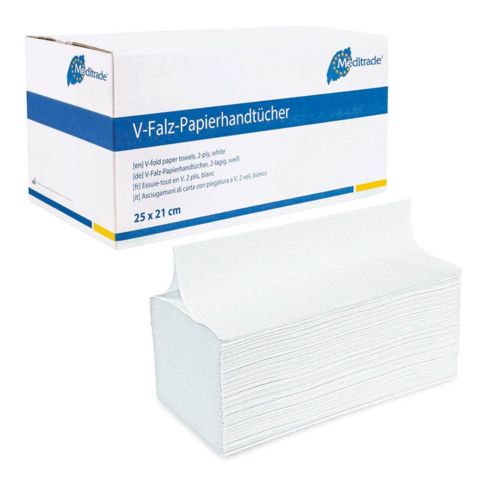 Das Bild zeigt eine Schachtel mit gefalteten Papiertüchern mit der Aufschrift „Meditrade Falthandtücher V-Falz 25x21cm 2-lagig, weiß“. Die überwiegend weiße Schachtel mit blauen Akzenten enthält hochwertige Papiertücher in den Größen 25 x 21 cm und mit zweilagiger Konstruktion. Vor der Schachtel ist ein Stapel dieser Falthandtücher der Meditrade GmbH abgebildet, die sich perfekt für die Händehygiene eignen.