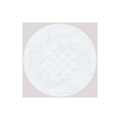 Diese raffinierte Tischdekoration der PAPSTAR GmbH zeigt ein kreisförmiges geometrisches Design mit einem weißen Muster auf hellgrauem Hintergrund. Es weist komplizierte, sich überlappende Linien auf, die in der Mitte Rautenformen bilden, und Fischgrätenmuster an den Rändern, was den klassischen Stil des PAPSTAR Papiertischtuchs mit Damastprägung 25 m x 1 widerspiegelt.