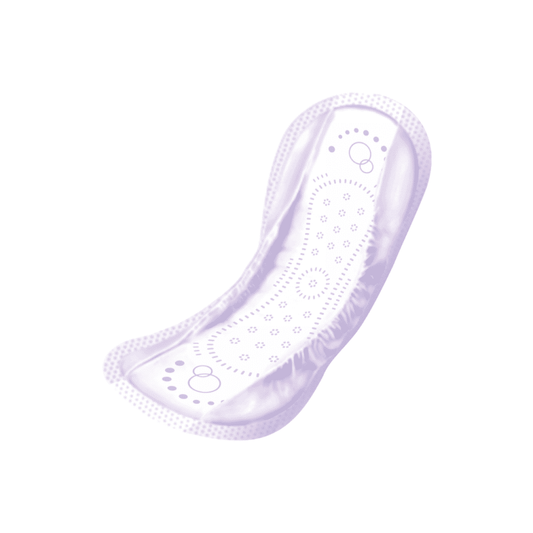 Eine einzelne violette Seni Lady Slim Mini PLUS Einlage mit atmungsaktiver Inkontinenzschicht, gemusterter Absorptionsoberfläche und Flügelseiten auf weißem Hintergrund.