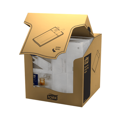 Ein teilweise geöffneter Karton mit der Aufschrift „Tork 13662 Tork Soft Guten Appetit Bestecktasche | Karton (6 Packungen)“ der Marke TORK – Essity Professional Hygiene Germany GmbH enthält weiße Papierservietten, auch Papierservietten genannt. Der Karton verfügt über eine perforierte Öffnung für einfachen Zugriff und enthält eine Abbildung, die zeigt, wie man ihn öffnet, wobei auf der oberen Klappe deutlich sichtbar „Hier öffnen“ steht.