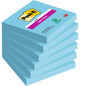 Ein Stapel von sechs blauen 3M Post-it® Super Sticky Notes Blöcken (76 mm x 76 mm, 90 Blatt/Block, 100% PEFC) zeigt die Produkt- und Markeninformationen auf jedem Block.