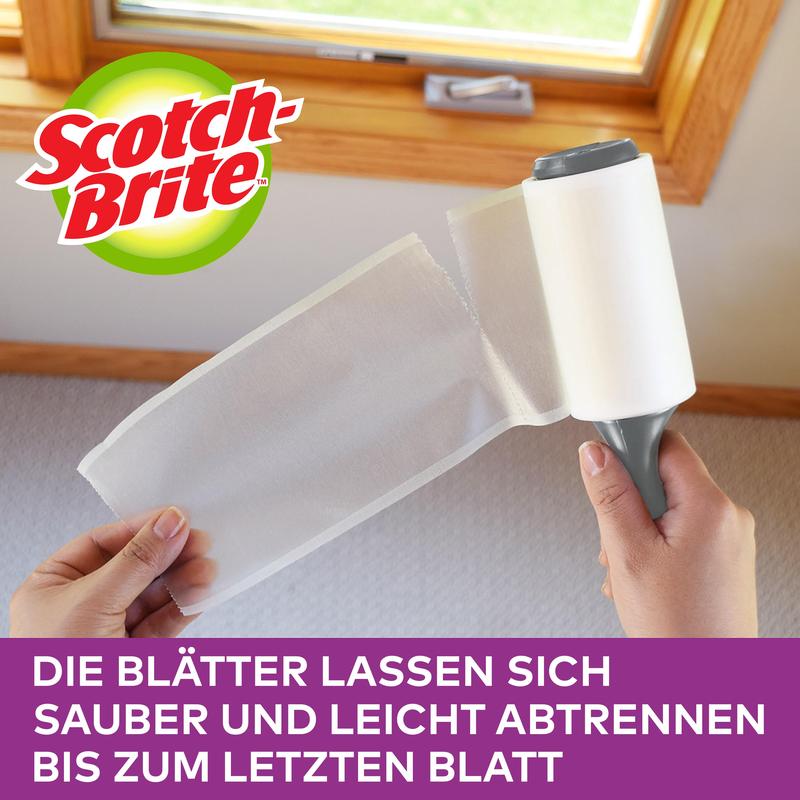 Someone uses a Scotch-Brite™ Everyday Clean replacement lint roller (30 sheets, 1/pack) from 3M Deutschland GmbH on a window and simply tears off a used sheet. German text: "The sheets can be cleanly and easily torn off up to the last sheet.
