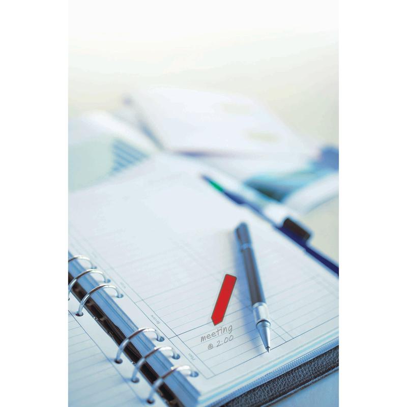 An open planner with a pen and a note reading "Meeting @ 2:00". In the background, blurred documents are organized with Post-it® Index Arrows (11.9 mm x 43.2 mm, 100 sticky notes) from 3M Deutschland GmbH. Another pen is present.