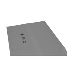 Die flache, graue Kunststoffplatte DEISS 94023 (800+460x1300 mm, Typ 100) der EMIL DEISS KG (GmbH + Co.) ist mit einem Recycling-Symbol, der Zahl 27 und einem Kreissymbol versehen - ideal für die fachgerechte Entsorgung oder die Verwendung mit DEISS Müllsäcken.
