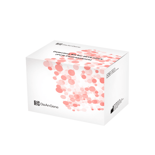 Auf grünem Untergrund ist eine weiße Verpackungsschachtel für das „Nachweis-Set (PCR-Fluoreszenz) DaAn Gendiagnostik-Kit für 2019-ncov“ mit 96 Tests abgebildet, geziert mit dem Schriftzug „Altruan“.